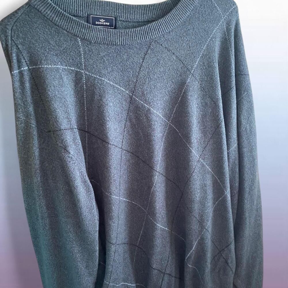 the cutest dockers jumper